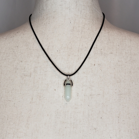 Glow in the Dark Luminous Stone Pendant - Picture 1 of 7